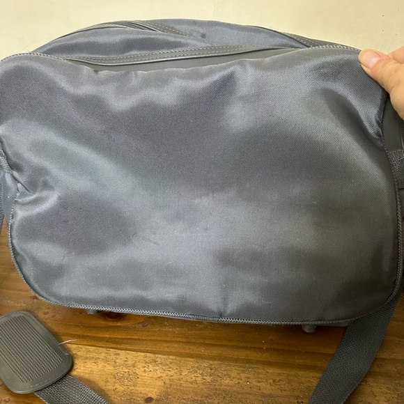 Vtg Pierre Cardin Gray,  Carry On Bag /Luggage with shoulder strap. Unused - Picture 5 of 8